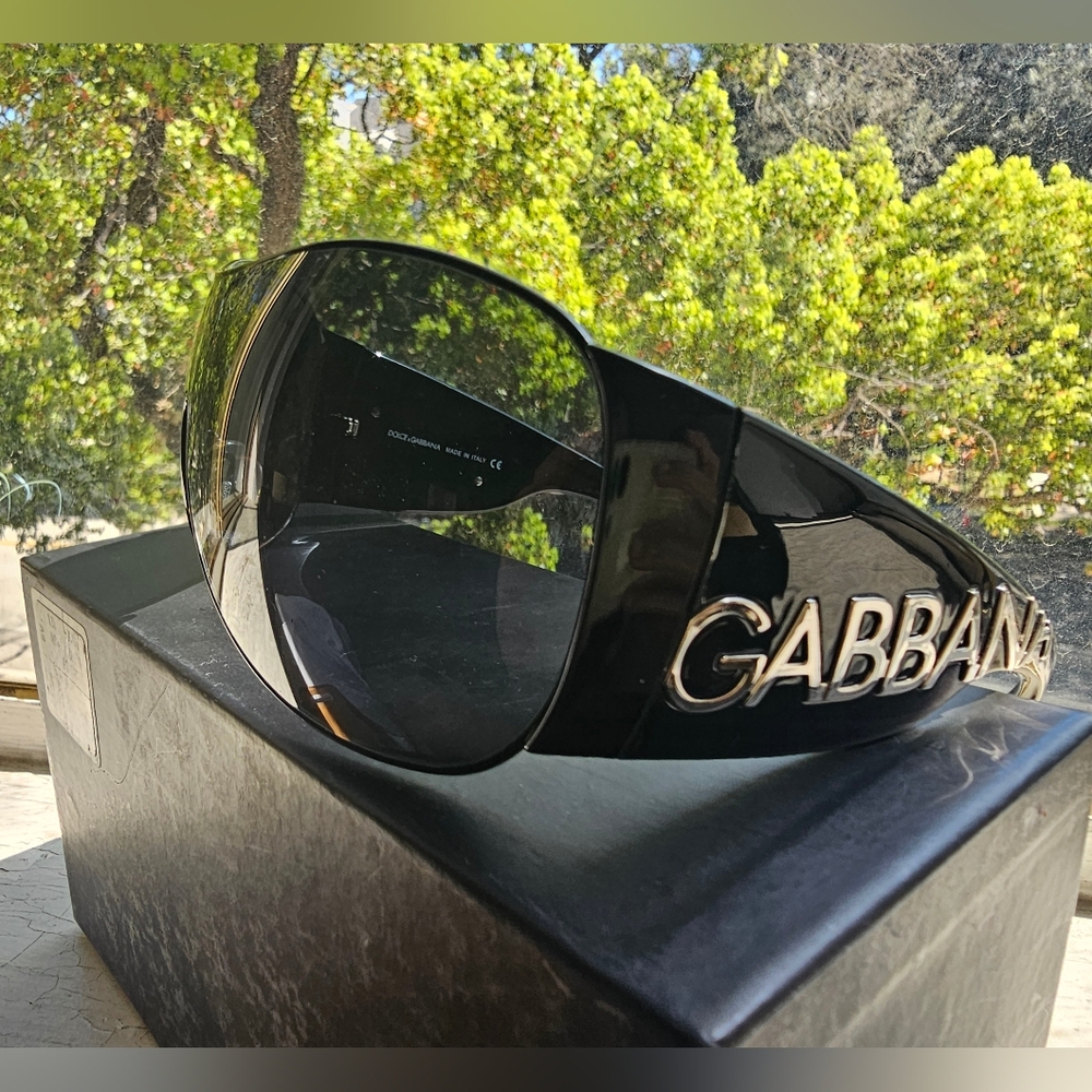 Oversized "Paparazzi" Dolce & Gabbana Sunnies Black on Black with SILVER Logo - Picture 4 of 12